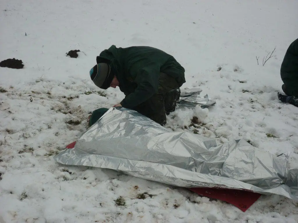Dealing with a casualty in snow under a foil blanket