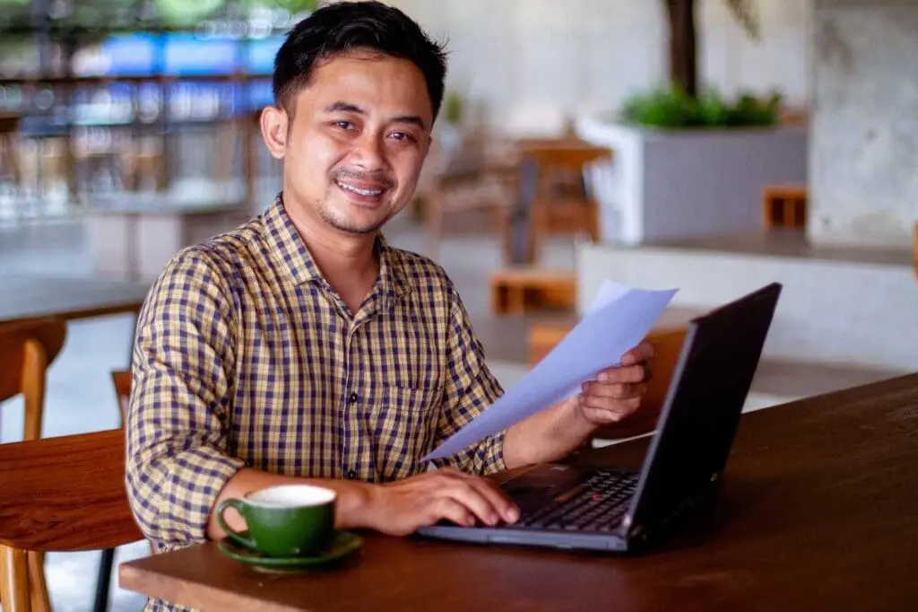 A man working on his laptop in a cafe