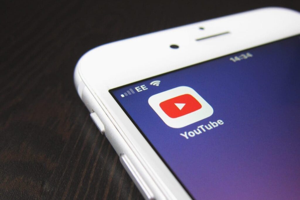 iPhone showing youtube icon
